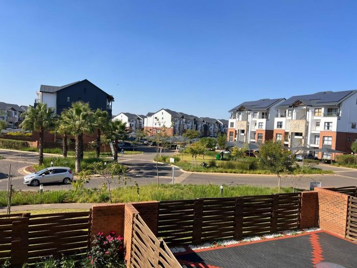 For Sale: 1-Bedroom Apartment in Blyde Riverwalk Estate with lagoon, gym, and cinema.
