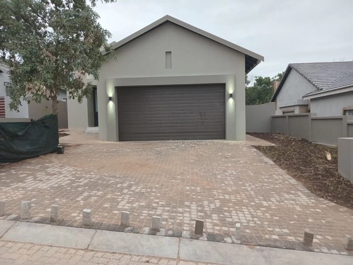For Sale: House in Riverside Park with 3 beds, double garage, and braai area.