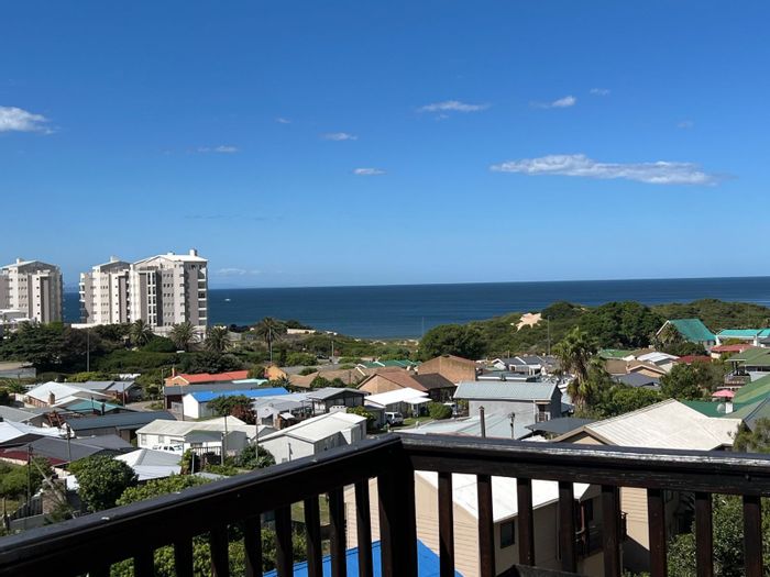 Boland Park Apartment For Sale: Ocean views, balcony braai, and flexible loft space.