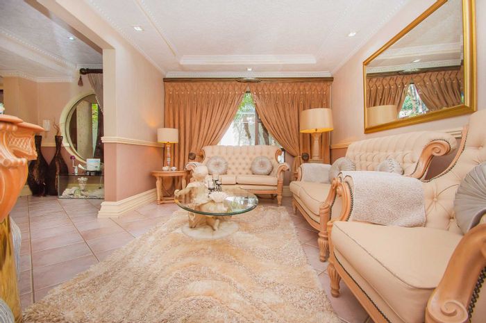 Poortview House For Sale: Two homes, solar power, borehole, expansive gardens.