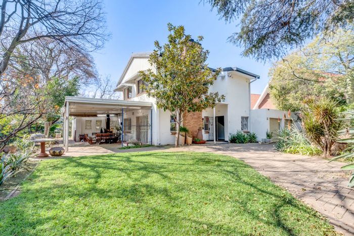 For Sale: House in Franklin Roosevelt Park with flatlet, solar, and ample parking.