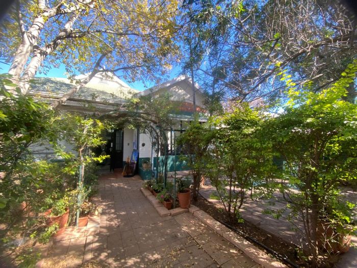 Beaconsfield House For Sale: Four bedrooms, income-generating flat, parking, secure fencing.