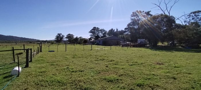 Versatile farm for sale in Gedults River: 8+ hectares, irrigation, livestock facilities.