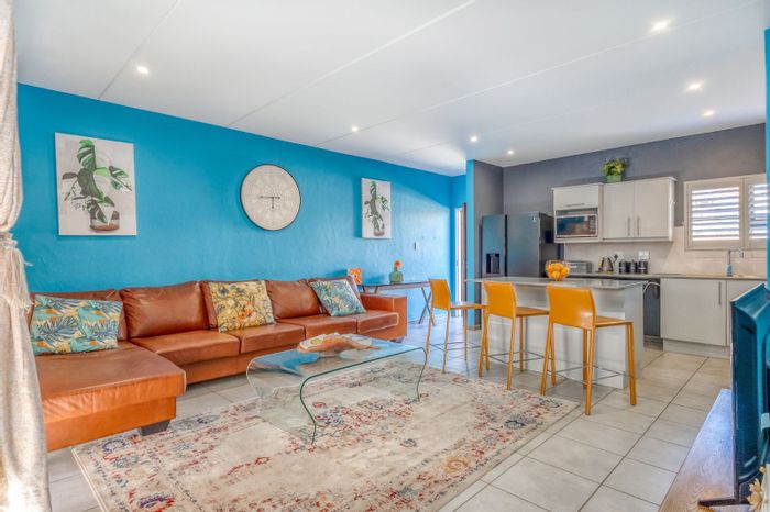 Bromhof Townhouse For Sale: 3 beds, garden, garage, 24-hour security, pet-friendly.