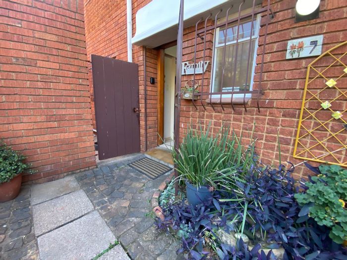 For Sale: 3-Bedroom Townhouse in Constantia Park with private garden and garage.