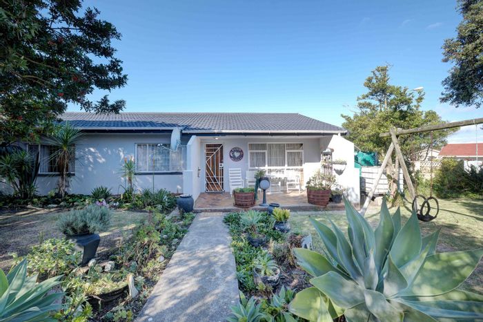 For Sale: Kabega House with 3 Bedrooms, Flatlet, Braai Room, and Double Garages.