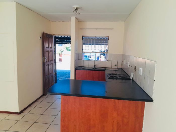 Ground-Floor 2-Bed Apartment For Sale in Florida with Secure Parking and Amenities.
