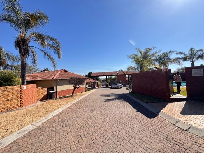 Carlswald House For Sale: 3 Bedrooms, Clubhouse, Pool, Pet-Friendly Complex.