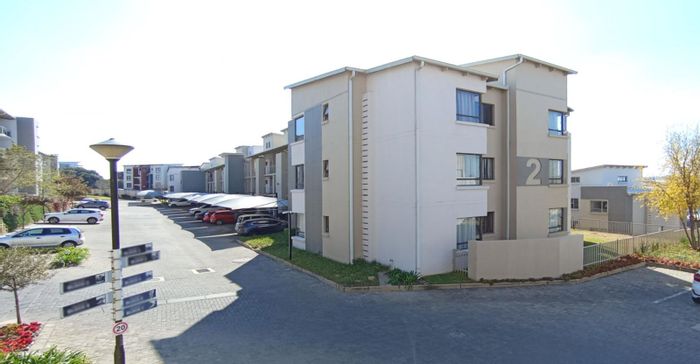 For Sale: 3-Bedroom Apartment in Fourways with pool, clubhouse, and 24-hour security.