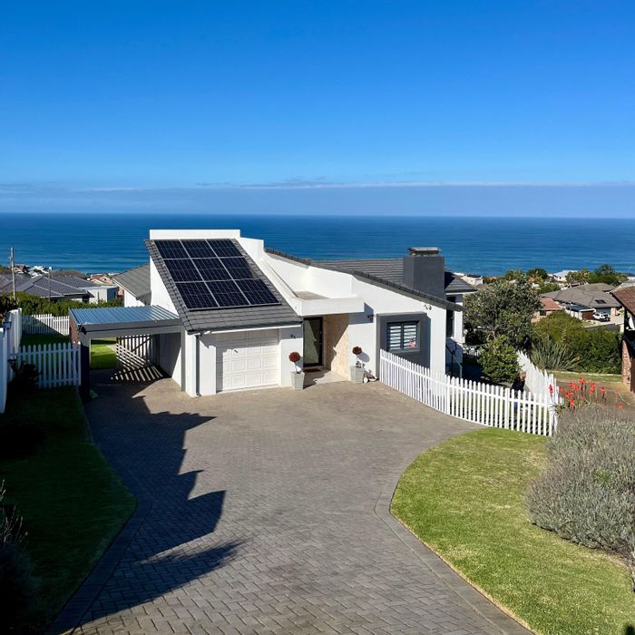 For Sale: House in Dana Bay with ocean views, solar system, and spacious layout.