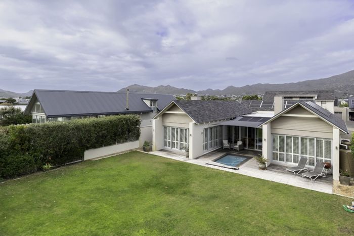 For Sale: Lake Michelle House with 3 bedrooms, solar power, and lake access.
