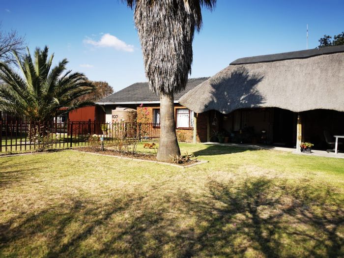 Spacious Secunda Central house for sale with entertainment area and dual entrances.