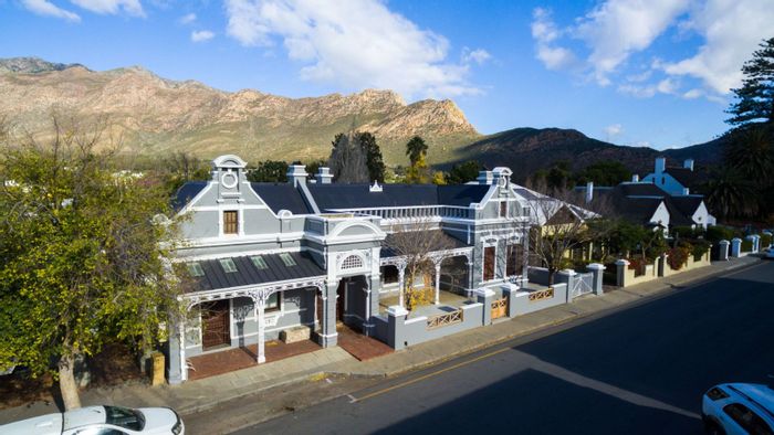 For Sale: Versatile Commercial Property in Montagu Central with Office, Pool, and Garden.