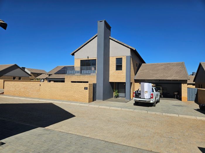 For Sale: Spacious 5-Bedroom House with Solar Power in Wilkoppies, Klerksdorp.