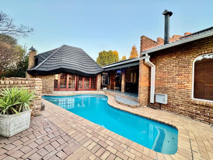 Secunda Central House For Sale: Spacious living, flatlet, pool, energy-efficient features.