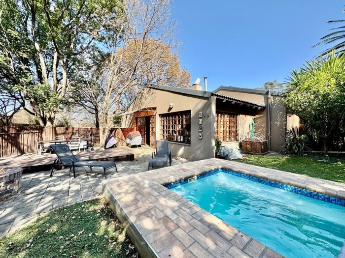 For Sale: Spacious Secunda Central house with pool, garden, and security features.