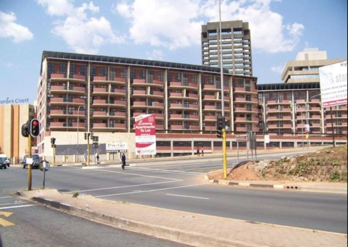Braamfontein Werf Apartment For Sale: 2 Bedrooms, balcony, fiber ready, paid parking.