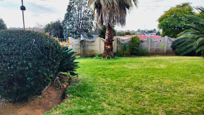 Breaunanda House For Sale: 3 Bedrooms, entertainment area, inverter, double garage.