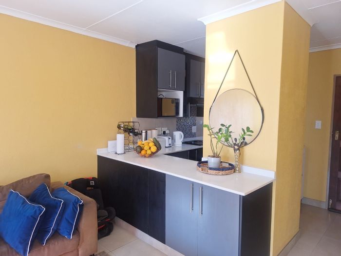 Die Hoewes Apartment For Sale: 2 Bedrooms, Pool, Gym, No Loadshedding.
