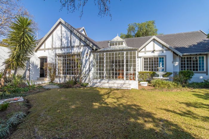 For Sale: Spacious 5-bedroom house with pool, flatlet, and garden in Randpark Ridge.