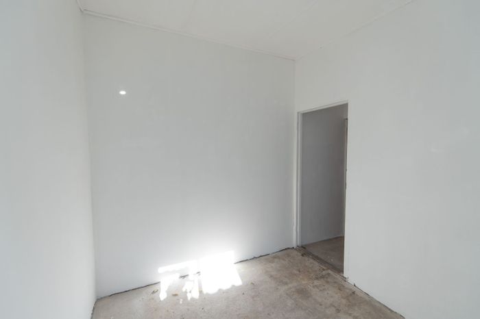 For Sale: House in Westering with spacious living, indoor braai, and potential pool.