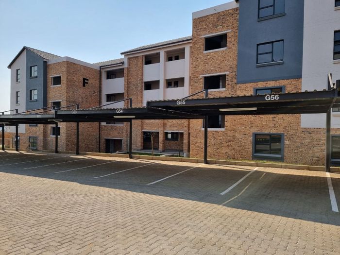 For Sale: Apartment at Riverside View with 24/7 security, communal braai, and kids' play area.