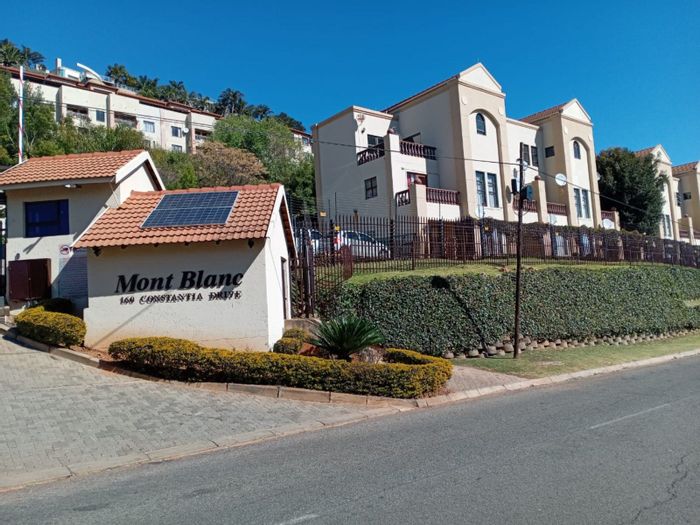 For Sale: Apartment in Constantia Kloof with pool, security, and scenic views.