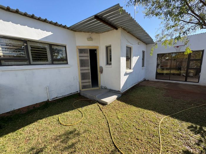 For Sale: House in Roodepan with 3 bedrooms, flatlet, and secure parking.