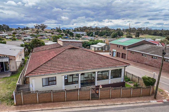 3-Bedroom House with Business Rights for Sale in Albertinia Central.