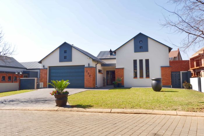 For Sale: House in Meerhof with pool, double garage, and outdoor entertainment area.