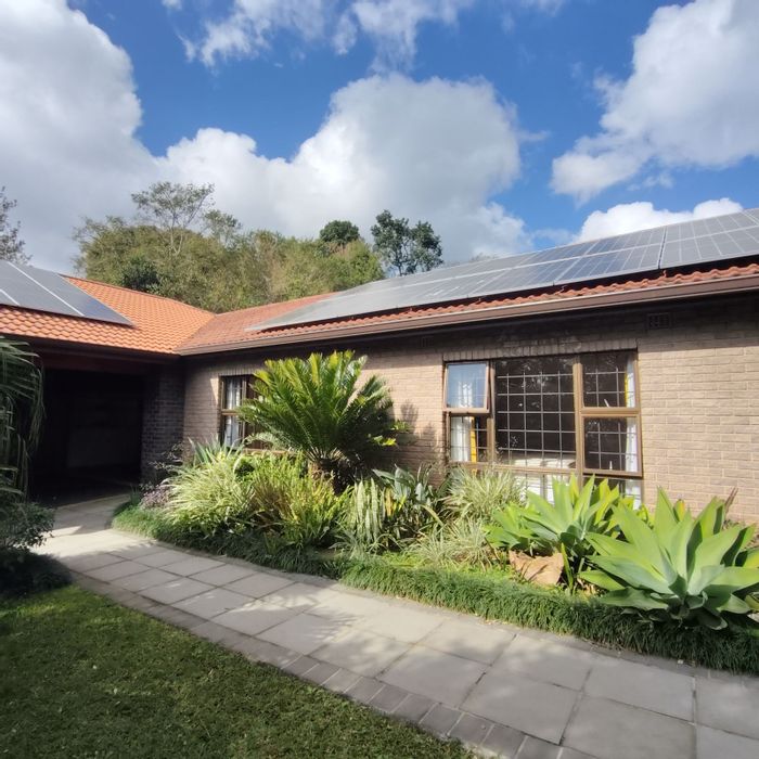 Hillcrest Park House For Sale: Sustainable living, pool, cottages, near Hillcrest High.