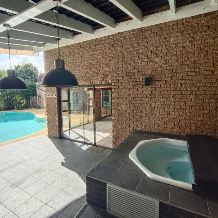 Hillcrest Park House For Sale: Sustainable living, pool, cottages, near Hillcrest High.