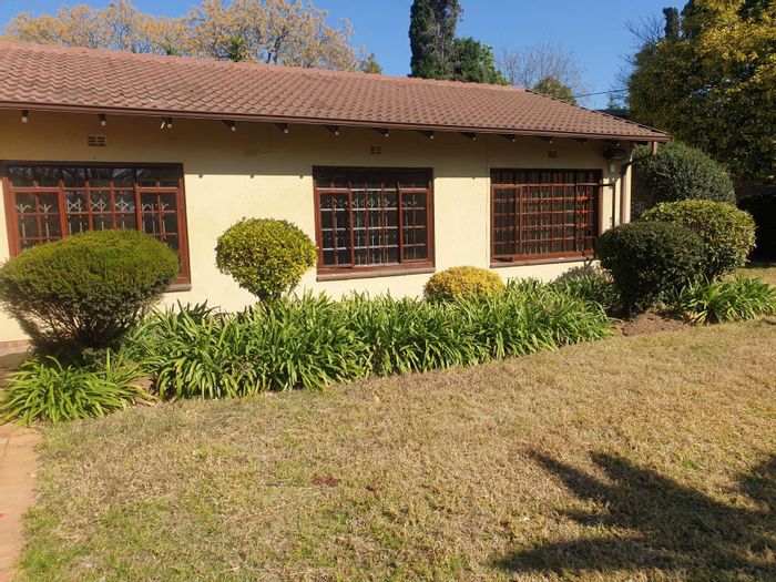 Ferndale House For Sale: Spacious layout, large garden, secure parking, prime location.