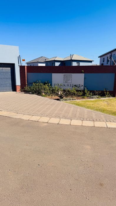 For Sale: House in Kempton Park Ext 1 with 4 beds, inverter, double garage.