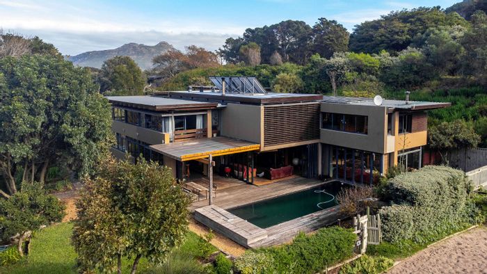 Equestrian property in Longkloof with stables, pool, and guest apartment for sale.