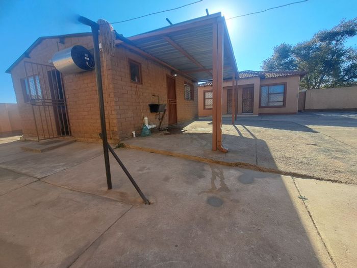 Dual homes on one stand in Nellmapius – For Sale, ideal investment opportunity.