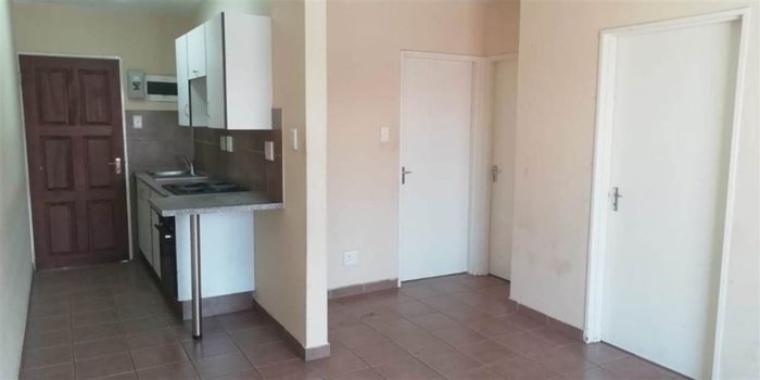 For Sale: 2-Bedroom Apartment in Kempton Park Central with Garage and Security.