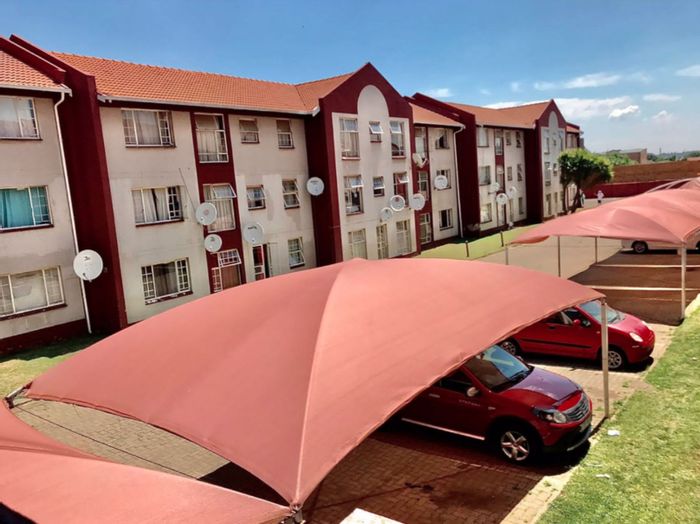 1-Bedroom Apartment For Sale in Kempton Park Central with parking and easy access amenities.