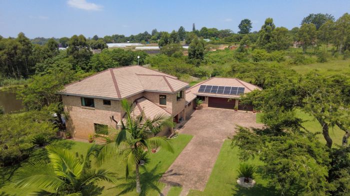 For Sale: House in White River AH with 4 bedrooms, dam views, and security.