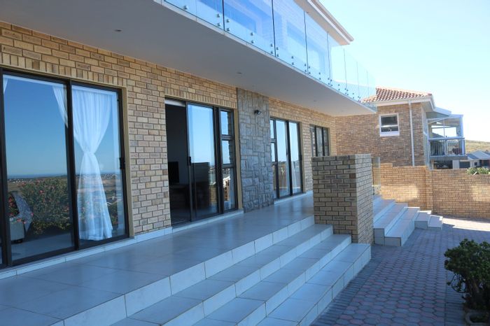 For Sale: House in Monte Christo with 4 bedrooms, ocean views, and garage.