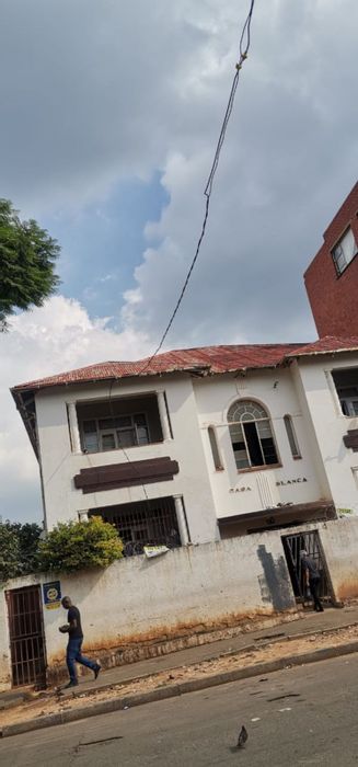 Yeoville Apartment For Sale: 28 bachelor units, strong rental income, investor opportunity.