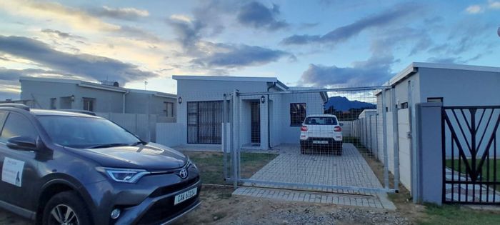 For Sale: House in Pacaltsdorp with 2 bedrooms, yard, and expansion plans.