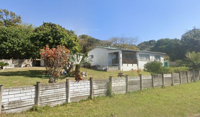 Pumula House For Sale: 3 bedrooms, large stand, double garage, versatile outbuildings.