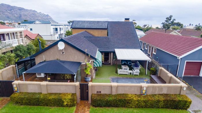 Gordons Bay Central House For Sale: 4 bedrooms, pool, entertainment areas, and security features.
