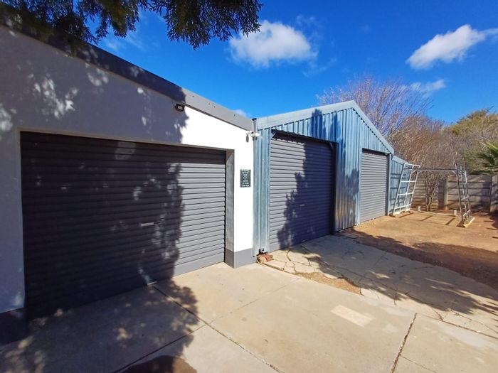 House for Sale in Roosheuwel Ext 2: 3 Bedrooms, pool, lapa, garage space.