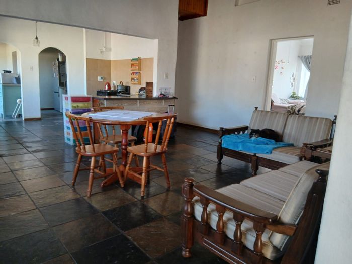 Waverley House For Sale: 5 beds, flatlet, solar power, pool, borehole.