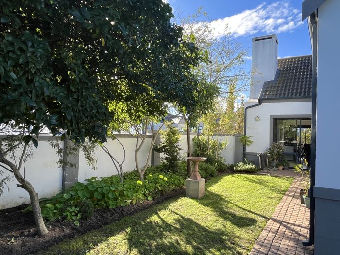 House For Sale in Blue Mountain Village: 3 Bedrooms, Garden, Secure Estate Access.