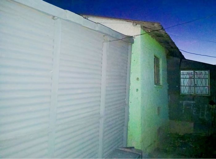 For Sale: 2-bedroom house in Helenvale with extended living space and garage.
