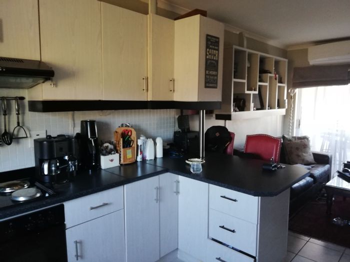For Sale: 3-Bedroom Apartment in Paarl East with security, enclosed balcony, and amenities.