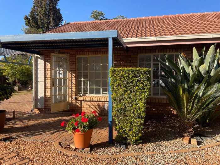 2-Bedroom Townhouse For Sale in Koraal Retirement Village with Garden and Carport.